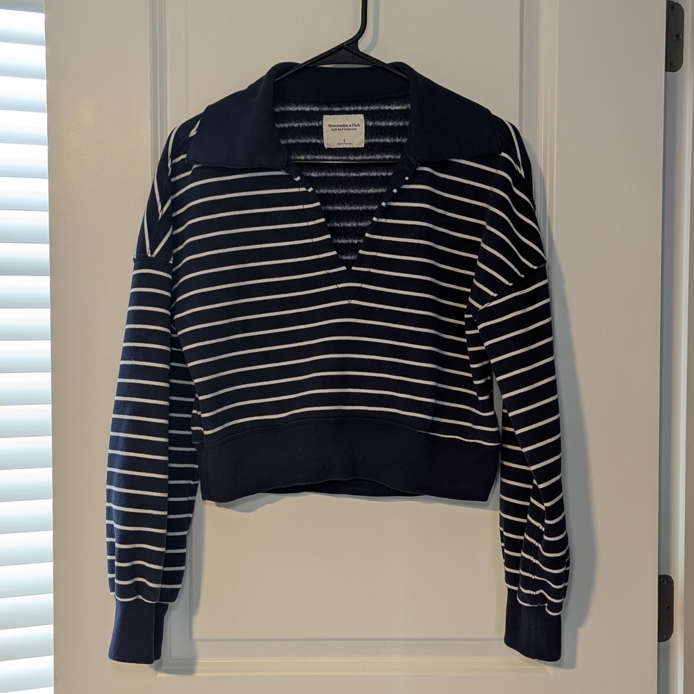 Abercrombie & Fitch Navy and White Striped Sweater